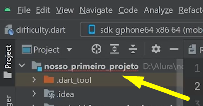 recorte da imagem do Android Studio com uma seta amarela apontando o título do projeto sublinhado em cor vermelha