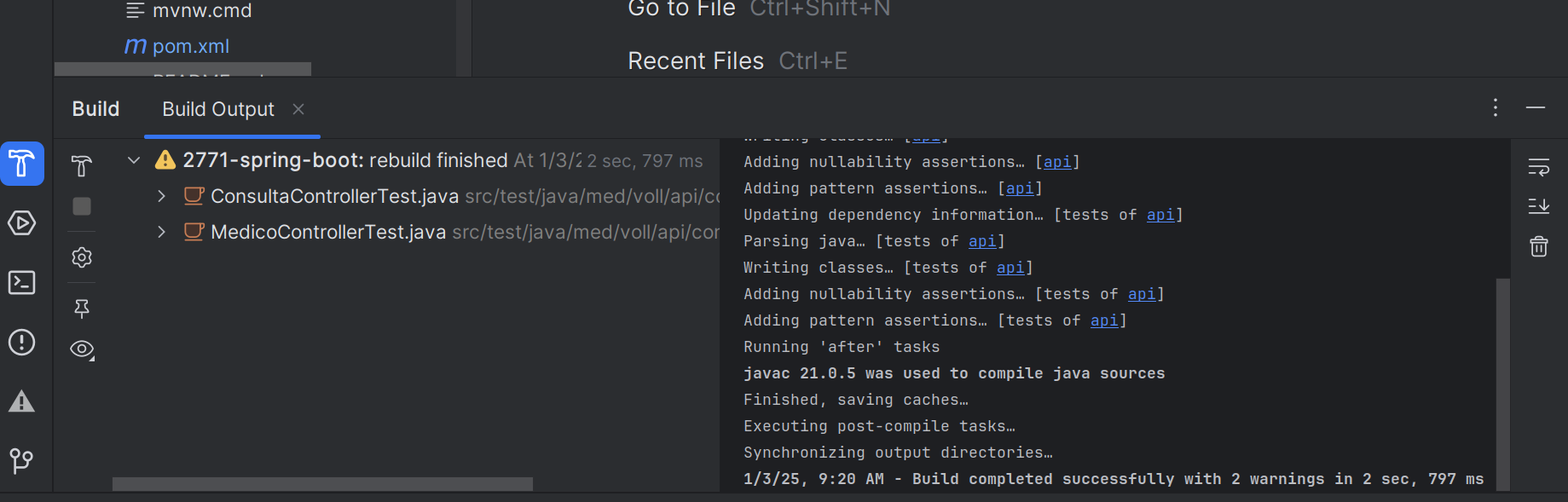Captura de tela do painel "Build Output" em um IDE mostrando a mensagem de que a compilação do projeto "2771-spring-boot" foi concluída com sucesso com dois avisos