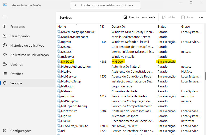 print dos serviços do windows no gerenciador de tarefas destacando o serviço MySQL em execução