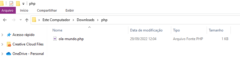 Imagem do Windows Explorer, onde ilustra a pasta do projeto que está sendo desenvolvido. O diretório da pasta do projeto é "C:\Users\Vinil\Downloads\php", onde nessa pasta possui um arquivo com o nome de: 'ola-mundo.php'