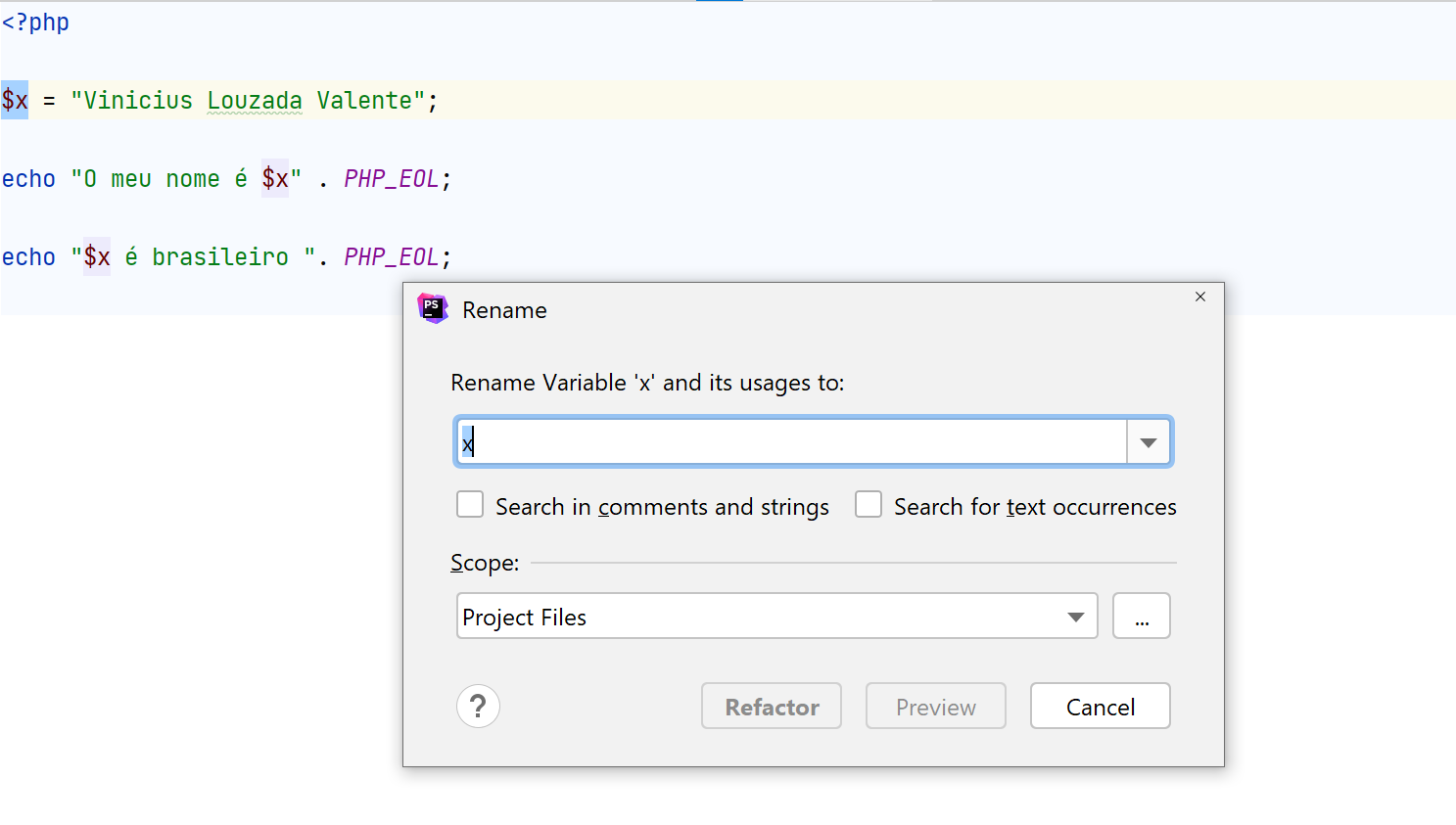 Imagem com fundo branco, com um código simples em PHP, que tem na primeira linha a variável x, com o conteúdo de “Vinicius Louzada Valente”, na segunda linha a impressão da variável x e na terceira, a concatenação da variável x com a string “é brasileiro”. Nesta mesma tela, tem uma janela em formato retangular que apresenta as opções para renomear a variável x.