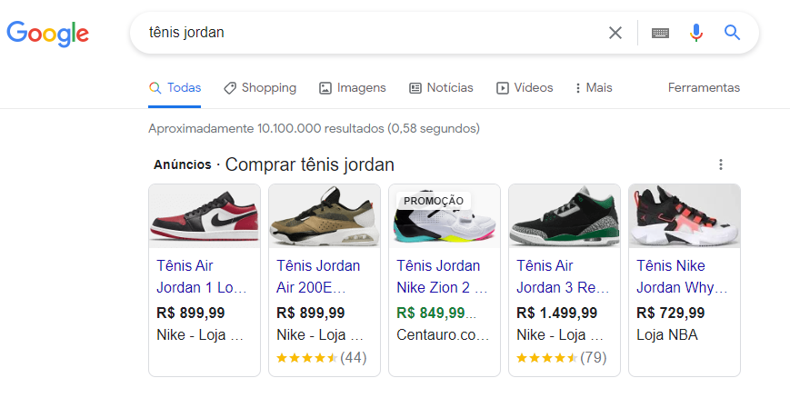 captura de tela da busca por "tênis jordan" na barra de pesquisa do Google. os anúncios aparecem conforme descrito no texto, mostrando 5 diferentes modelos do tênis, anunciados por diferentes lojas virtuais como Centauro e Nike, com preços variando de R$729,99 a R$1499,99.