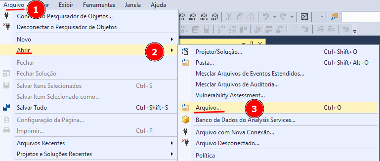 Imagem da interface do SQL Server Management Studio (SSMS) mostrando o menu 'Arquivo' aberto. Três elementos estão destacados: (1) O menu 'Arquivo' na barra superior, (2) A opção 'Abrir' destacada no submenu, e (3) A opção 'Arquivo...' selecionada dentro do submenu 'Abrir', com o atalho de teclado 'Ctrl+O' exibido ao lado.