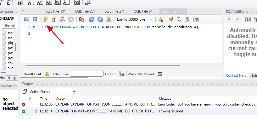 Captura de tela do MySQL Workbench mostrando uma consulta SQL com a instrução EXPLAIN FORMAT=JSON SELECT A.NOME_DO_PRODUTO FROM tabela_de_produtos A;. Um ícone de raio simples (sem lupa), localizado acima da área de código, está destacado com uma seta vermelha. Na parte inferior da tela, o painel de saída mostra que a execução com EXPLAIN FORMAT=JSON retornou 1 linha com sucesso."