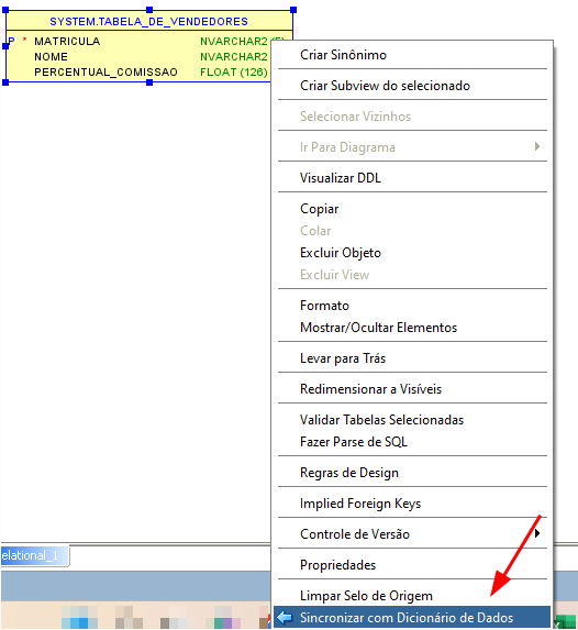 Imagem exibindo a tabela 'SYSTEM.TABELA_DE_VENDEDORES' com os campos 'MATRICULA' (NVARCHAR2), 'NOME' (NVARCHAR2) e 'PERCENTUAL_COMISSAO' (FLOAT). Um menu de contexto está aberto com várias opções, incluindo 'Criar Sinônimo', 'Visualizar DDL', 'Excluir Objeto', 'Validar Tabelas Selecionadas' e 'Fazer Parse de SQL'. A opção 'Sincronizar com Dicionário de Dados' está destacada com uma seta vermelha na parte inferior do menu."