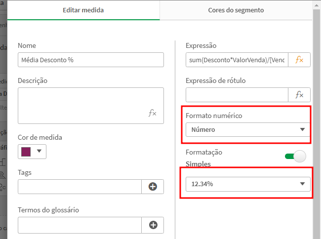 A imagem mostra a interface de edição de uma medida no Qlik Sense. O nome da medida está definido como "Média Desconto %", com campos adicionais para descrição, cor de medida (selecionada como roxa), tags e termos do glossário. No lado direito, a expressão utilizada é `sum(Desconto*ValorVenda)/Venc`. O formato numérico está configurado como "Número", e a formatação está ativada no modo simples, com o formato selecionado como "12.34%". Acima, há uma aba intitulada "Cores do segmento", sugerindo que outras configurações estão disponíveis. 