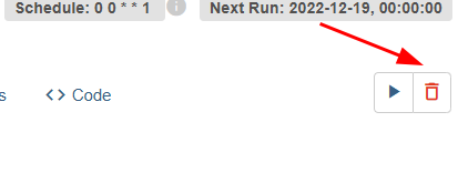 Imagem de uma interface mostrando informações sobre um agendamento ('Schedule') e a próxima execução ('Next Run: 2022-12-19, 00:00:00'). No canto direito, há dois botões: um com um ícone de 'play' para iniciar a execução e outro com um ícone de lixeira destacado por uma seta vermelha, indicando a opção de exclusão."