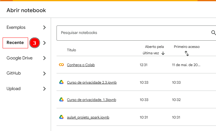Tela “Abrir notebook” do Google Colab. No menu lateral esquerdo, a opção “Recente” está destacada com o número 3 em um círculo vermelho. À direita, aparece a lista de notebooks recentes com título, horário do último acesso e primeiro acesso.