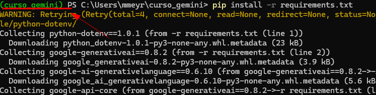 Captura de tela do PowerShell mostrando a instalação de pacotes via `pip`. No início da linha de comando aparece o nome do ambiente virtual ativo, `(curso_gemini)`, destacado em verde. A seguir, o usuário executa o comando `pip install -r requirements.txt`. O terminal exibe um aviso em amarelo indicando tentativas de nova conexão (“WARNING: Retrying”). Logo abaixo, aparecem as mensagens de coleta e download dos pacotes `python-dotenv`, `google-generativeai==0.8.2`, `google-ai-generativelanguage==0.6.10` e `google-api-core`, todos provenientes do arquivo requirements.txt.
