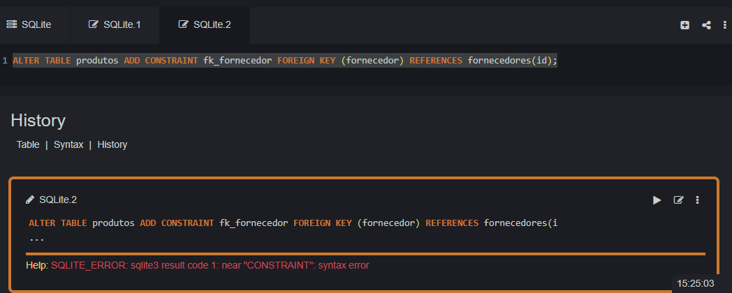 Captura de tela exibindo o erro de sintaxe ao tentar alterar uma tabela no SQLite usando o comando ALTER TABLE produtos ADD CONSTRAINT fk_fornecedor FOREIGN KEY (fornecedor) REFERENCES fornecedores(id)