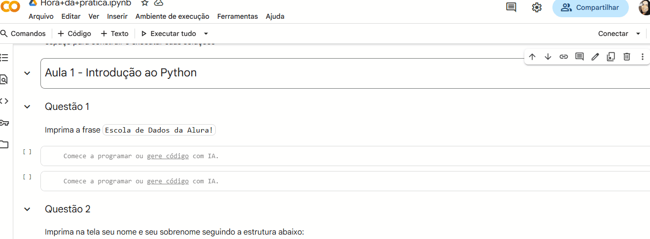 Animação mostrando a inserção de uma nova célula de código no Google Colab.