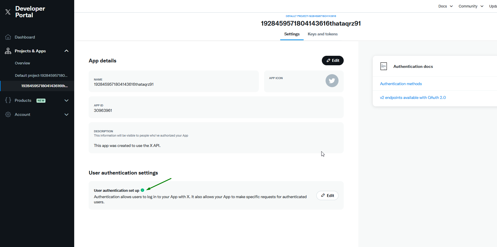 Tela do Developer Portal exibindo os detalhes de um aplicativo. A seção “User authentication settings” mostra a mensagem “User authentication set up” com um ícone de check verde, indicando que a autenticação foi configurada com sucesso. A interface apresenta também abas de navegação (“Settings” selecionada) e um botão “Edit” para modificar a configuração. À esquerda, o menu lateral destaca a aba “Projects & Apps”.
