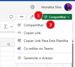Imagem de interface do Excel Online mostrando o botão **“Compartilhar”** destacado em verde no canto superior direito. Ao clicar, um menu suspenso é exibido com opções como **Compartilhar**, **Copiar link**, **Copiar link para esta planilha**, **Co-editar no Teams** e **Gerenciar o acesso**. Há marcações numéricas indicando o botão (1) e a opção de compartilhamento (2).