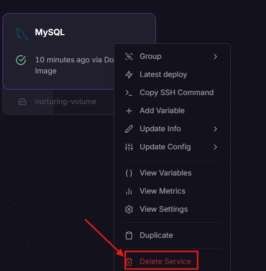 Menu de contexto aberto sobre o serviço MySQL no painel da Railway, com a opção "Delete Service" destacada, indicando onde clicar para excluir o serviço.