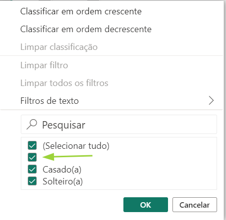 Menu de uma coluna na aba exibição de dados do Power BI, mostrando que os valores da coluna são Solteiro(a), Casado(a) e um valor em branco. Há uma seta apontando para a caixinha do valor em branco