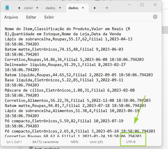 Aplicativo bloco de notas do windows aberto com um arquivo csv. uma seta aponta para a codificação utf-8 no canto inferior direito