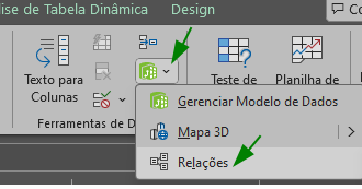 Captua de tela mostrando um pedaço da faixa de opção, a seção ferramenta de dados dentro da guia Dados, onde temos o botão modelo de dados selecionado e destacado por uma seta verde e expandido mostrando as subopções. Nas subopções temos o comando relações destacado por uma seta verde. 