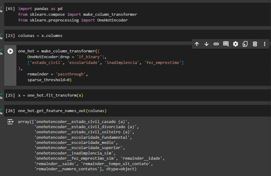 Captura de tela do google colab, testando o código de aplicação da codificação One-Hot a colunas categóricas específicas de um DataFrame, preservando outras colunas sem transformação, e tenta incorretamente obter os nomes das novas features do ColumnTransformer. De acordo com aula "Transformando as variáveis explicativas.