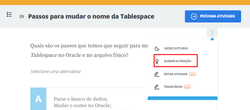 Captura de tela, mostrando uma atividade da Alura na qual o aluno deseja sugerir uma alteração. No canto superior direito da tela, temos 3 pontinhos embaixo do botão "Próxima atividade", ao clicar nos 3 pontos abrirá uma sequencia de ações. A "sugerir alteração" está demarcada por um retângulo vermelho.