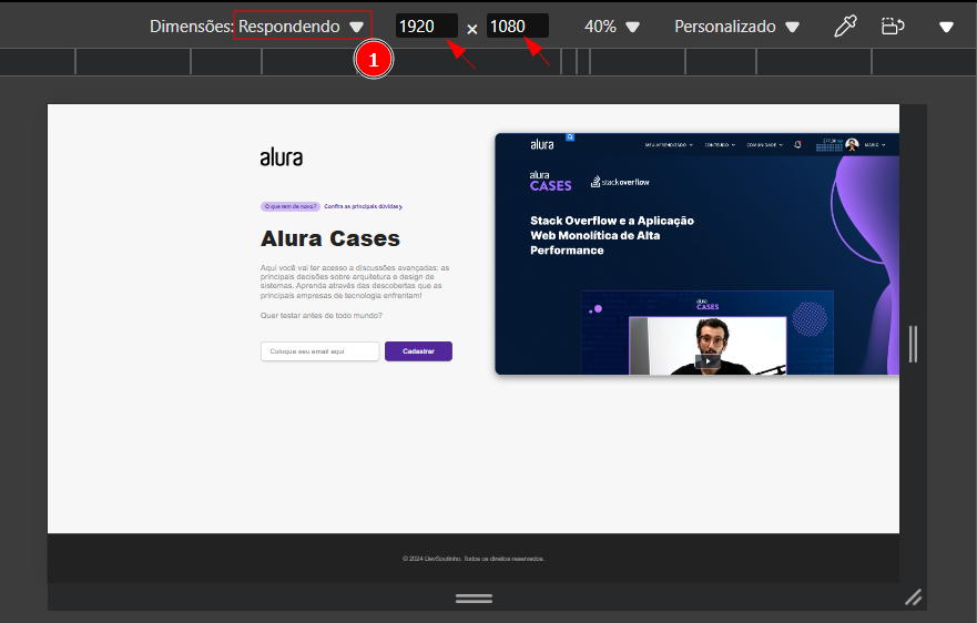 A imagem mostra uma tela de computador com uma página da web aberta intitulada “Alura Cases”. A página tem um esquema de cores roxo e apresenta texto e gráficos. No lado direito da página, há um player de vídeo com uma pessoa aparentemente dando uma apresentação ou palestra. A página parece estar relacionada a conteúdo educacional ou estudos de caso, como sugerido pelo título “Alura Cases”. Há também elementos de interface, como botões para interação. Na barra superior da janela, indica que está sendo visualizada em um dispositivo com dimensões 1920x1080, com zoom de 40%, e há uma opção para configurações personalizada