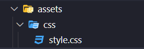 Dentro da IDE do VS code, a imagem mostra duas  pastas e um arquivo style dentro dessa ultima, pasta que é subsequente da primeira, pasta essa reprentadas por ícones a pasta principal com nome ‘assets” tem um ícone amarelo, ela  guarda a pasta “CSS” que um ícone azul e dentro dela tem o arquivo  “style” que é representada por um 3. 