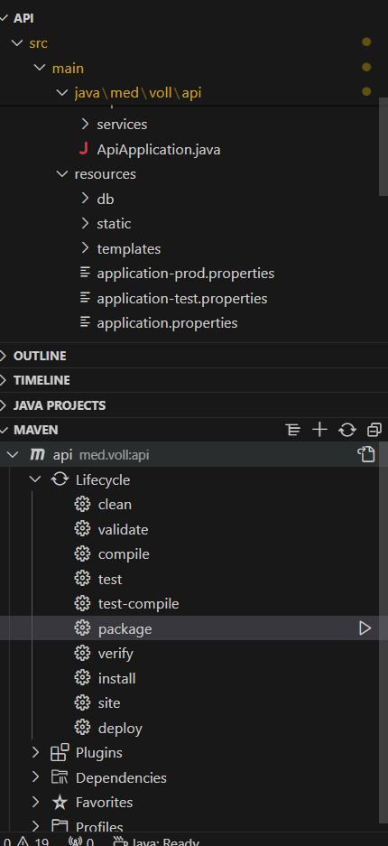 Imagem do VSCode onde mostro aba Maven e mais embaixo aparece o item package dentro da pasta Lifecycles com o ícone de run ao lado direito de package