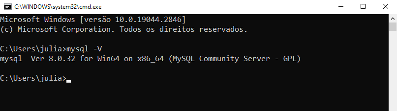 Prompt do Windows com execução da chamada `mysql -V` e resultado `mysql  Ver 8.0.32 for Win64 on x86_64 (MySQL Community Server - GPL)` 