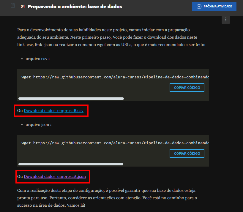 Início da descrição. A imagem mostra a seção “Preparando o ambiente: base de dados” aberta, com destaque para os textos com links para download dos dados: Download dados_empresaB.csv e Download dados_empresaA.json. Fim da descrição.