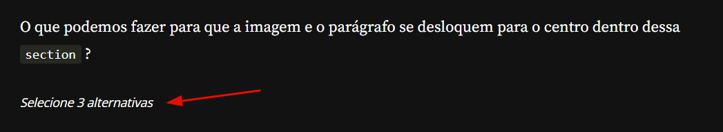 Texto do enunciado da atividade, perguntando como centralizar uma imagem e um parágrafo dentro de uma section, seguido de uma instrução em itálico para selecionar três alternativas, com uma seta vermelha apontando para essa instrução.