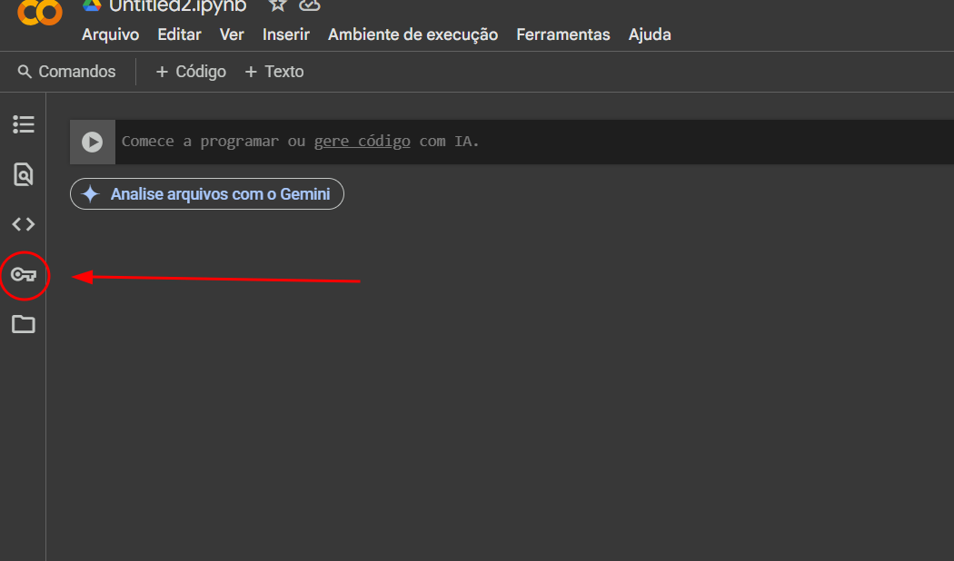 Interface do Google Colab com ícone de chave à esquerda destacado
