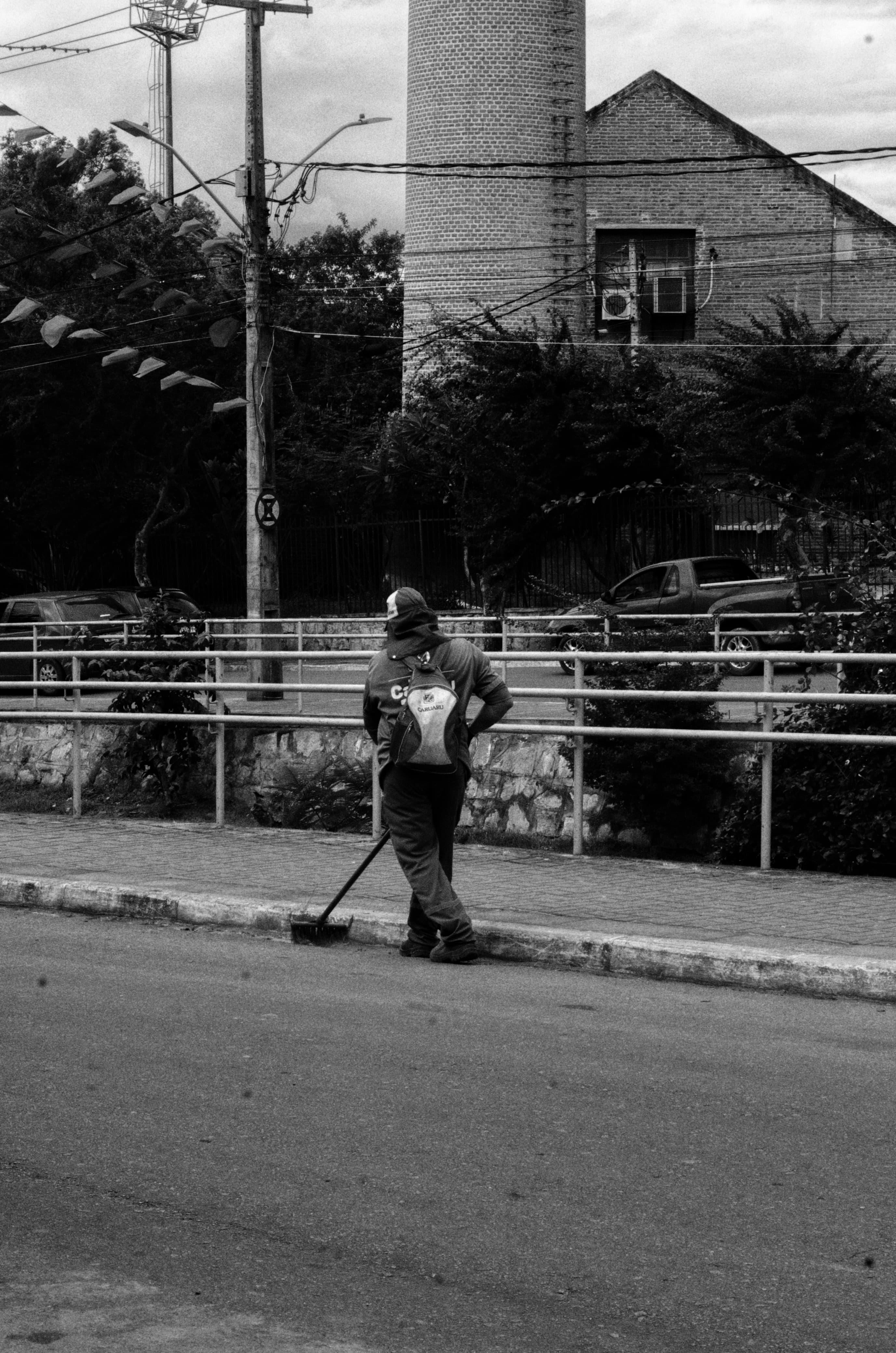 Gari limpando a rua