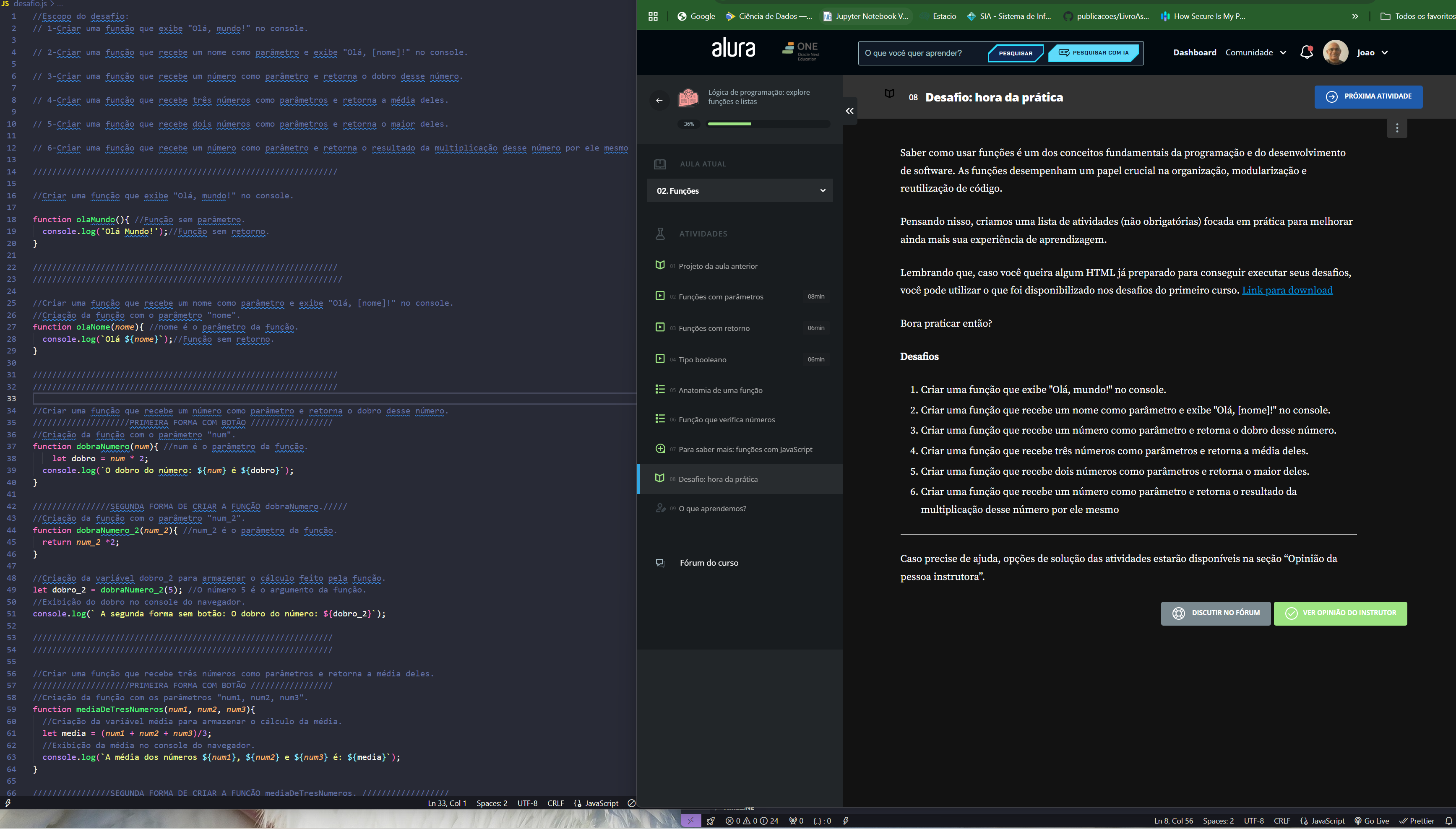 Vs code a esquerda com fundo preto e códigos com letras coloridas e a esquerda o navegador chrome com a plataforma com fundo preto da Alura