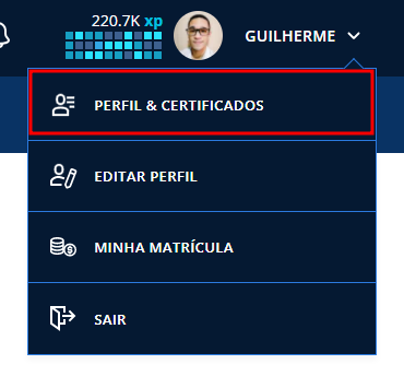 Menu de seleção no canto direito superior da tela na plataforma Alura, exibindo quatro opções , sendo que a primeira opção "Perfill e certificados" está em destaque em vermelho