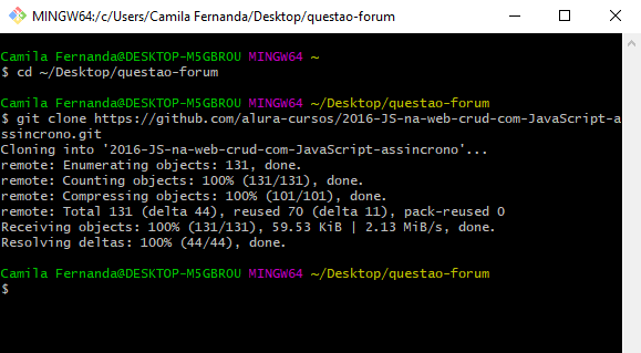 Screenshot da tela do GitBash com o comando 'cd ~/Desktop/questao-forum e posteriormente com o comando git clone https://github.com/alura-cursos/2016-JS-na-web-crud-com-JavaScript-assincrono.git