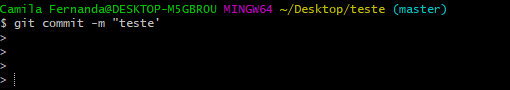 Git Bash com o comando acima: git commit -m "teste' demonstrando o git continuando a linha de comando.