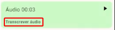 Captura de tela de uma faixa de áudio dentro de uma nota. O fundo é verde com letras pretas. O título da faixa é "Áudio 00:03", indicando que o áudio tem duração de 3 segundos. No canto direito tem um botão de play. Abaixo do título, tem um botão "Transcrever áudio", destacado por um contorno vermelho.