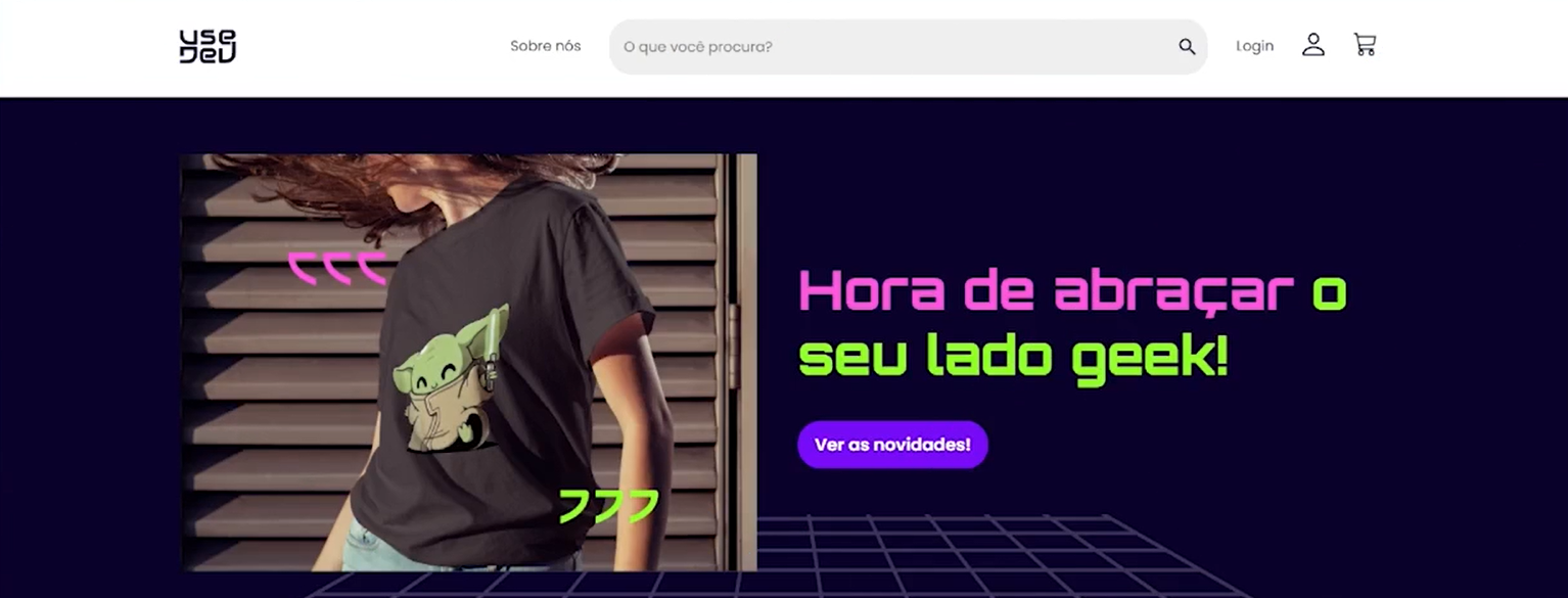 A imagem mostra a parte superior de uma página da web com um design moderno e colorido. À esquerda, há uma foto de um indivíduo de cabelos castanhos ondulados, vestindo uma camiseta preta com a estampa de um personagem de desenho animado verde, o Baby Yoda do universo Star Wars. A pessoa parece estar em movimento, sugerindo um ambiente dinâmico. À direita, um fundo escuro com detalhes em linhas de grade azul e texto em neon-rosa e neon-verde com a frase 'Hora de abraçar o seu lado geek!' com um botão em roxo chamativo que diz 'Ver as novidades!'. No topo, o logo 'useDEV' aparece no canto esquerdo e elementos de interface para busca, login, e um carrinho de compras no canto direito.