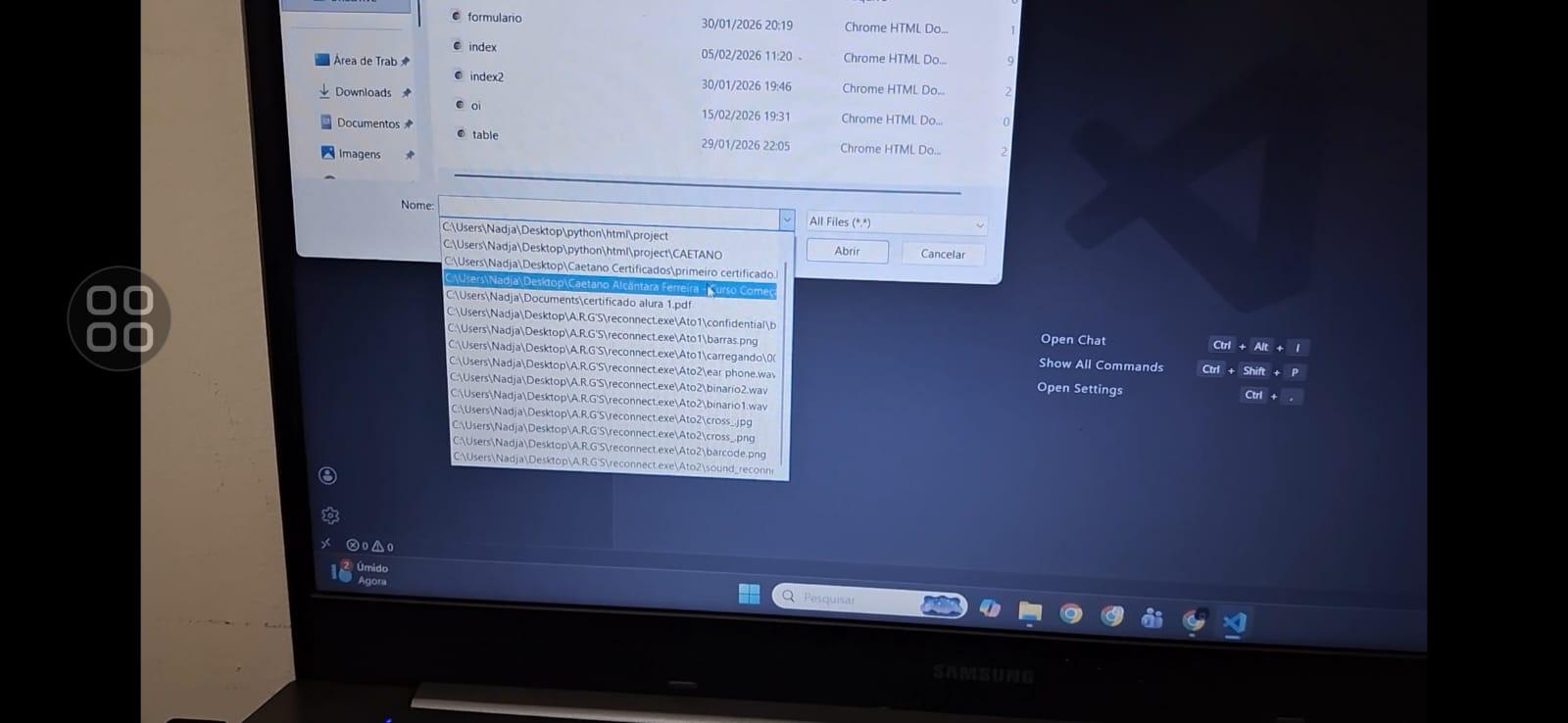 Na imagem mostra direitinho,  estou já na última parte, a ponto de passar o arquivo base que copiamos para o VS Code como vocês ensinaram, mas por algum motivo ele pede que eu selecione um daqueles vários files que apareceram.