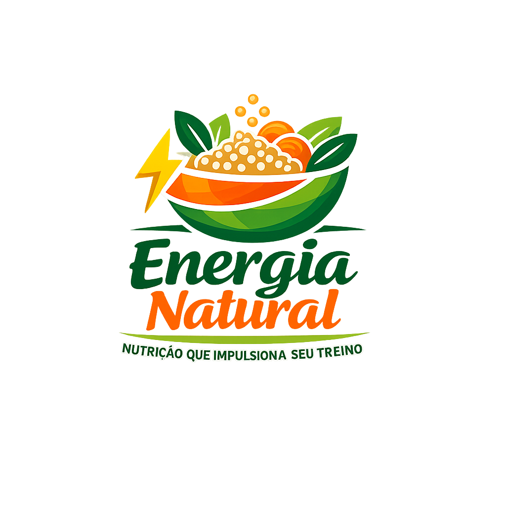 A imagem mostra a logo da marca “Energia Natural”. No centro há um bowl estilizado com base laranja e topo verde, cheio de grãos de quinoa em tom bege, folhas verdes e fatias de cenoura laranja. À esquerda do bowl há um raio amarelo, simbolizando energia. Acima, três pequenos grãos dourados flutuam. Abaixo do bowl, o nome “Energia Natural” aparece em letras modernas — “Energia” em verde e “Natural” em laranja. Sob o nome, está o slogan “Nutrição que impulsiona seu treino”, escrito em letras maiúsculas verdes. O conjunto usa cores vibrantes que remetem à saúde, vitalidade e frescor.